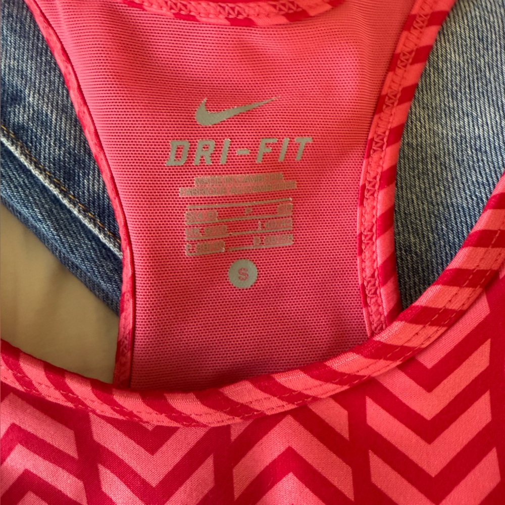 Nike Pink Chevron Dri-FIT Tank Size medium - Picture 3 of 5